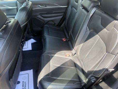 Used 2023 Jeep Grand Cherokee Limited image 33