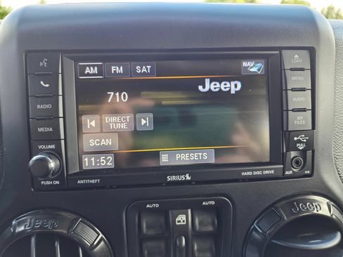 Used 2017 Jeep Wrangler Unlimited Rubicon AWD/4WD image 14
