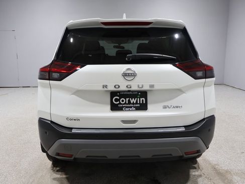 Used 2023 Nissan Rogue SV w/ SV Premium B Package image 3