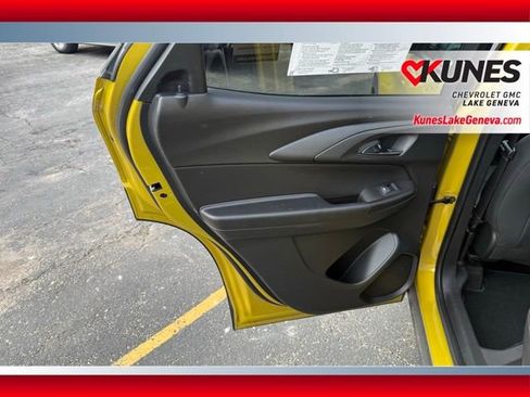Used 2023 Chevrolet TrailBlazer RS w/ Sun and Liftgate Package FWD image 16