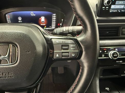 Used 2025 Honda Pilot Black Edition image 22