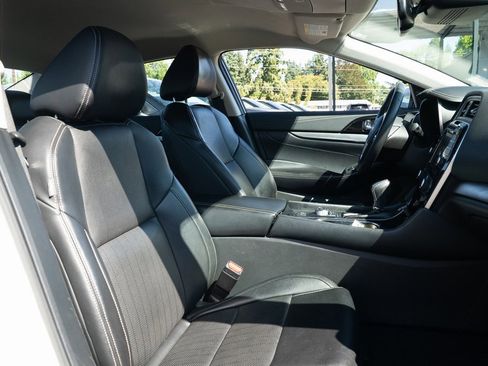 Used 2023 Nissan Maxima SV w/ Floor Mat Group image 25