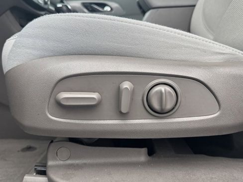 Used 2019 Chevrolet Traverse LT image 11