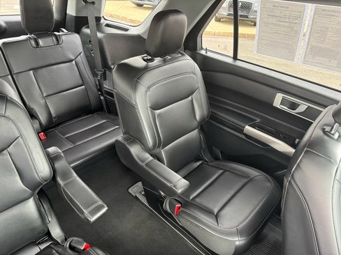 Used 2022 Ford Explorer XLT w/ Equipment Group 202A image 15