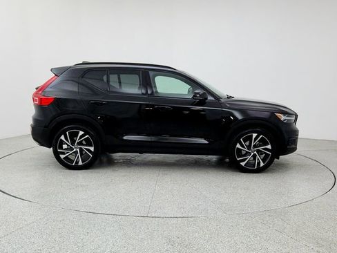 Used 2019 Volvo XC40 T5 R-Design image 4