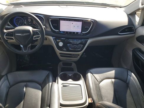 Used 2022 Chrysler Pacifica Touring-L image 26