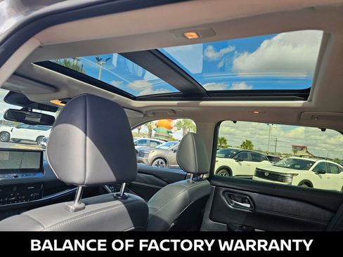 Used 2025 Nissan Rogue SL w/ Tech Package image 17