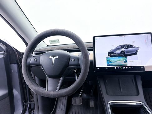 Used 2025 Tesla Model Y Long Range RWD image 5
