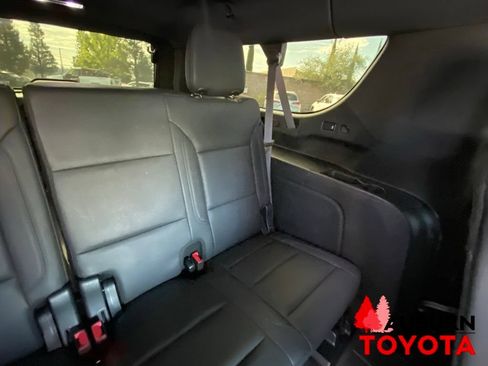 Used 2023 Chevrolet Suburban Z71 w/ Luxury Package AWD/4WD image 25