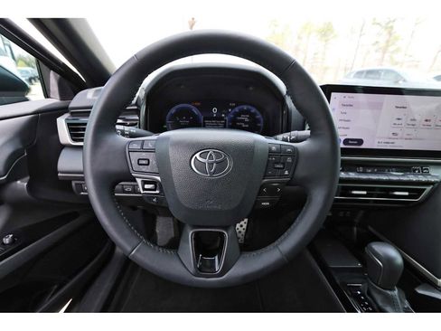 Used 2025 Toyota Camry XSE image 13