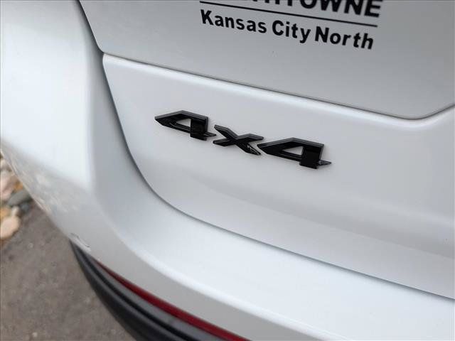 Used 2024 Jeep Grand Cherokee Altitude AWD/4WD image 19