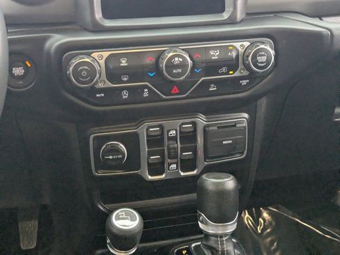 Used 2023 Jeep Wrangler Sahara image 21