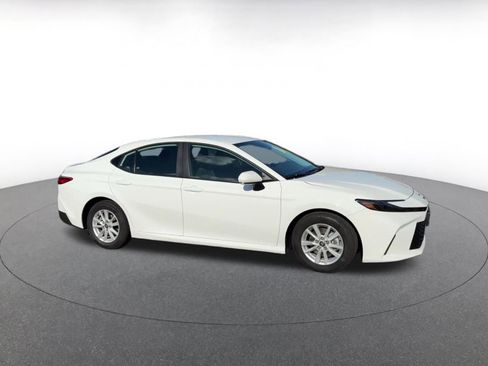 Used 2025 Toyota Camry LE image 2