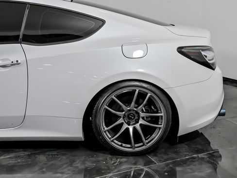 Used 2015 Hyundai Genesis 3.8 image 8