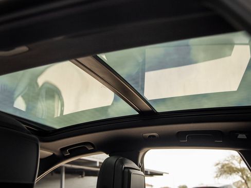New 2026 Porsche Macan AWD/4WD image 25