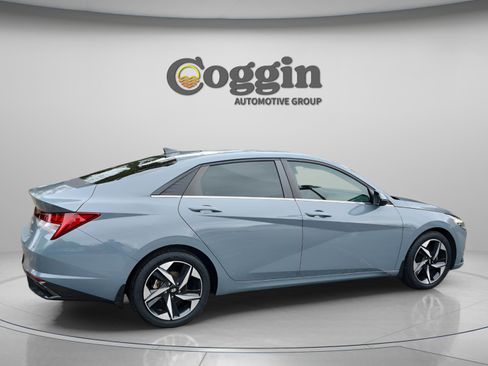 Used 2022 Hyundai Elantra Limited image 5