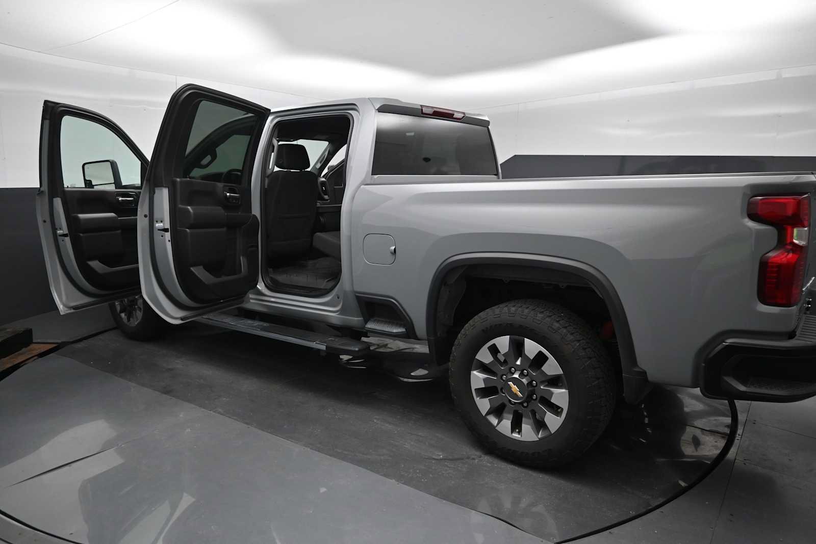Used 2024 Chevrolet Silverado 2500 Custom w/ Custom Value Package AWD/4WD image 18