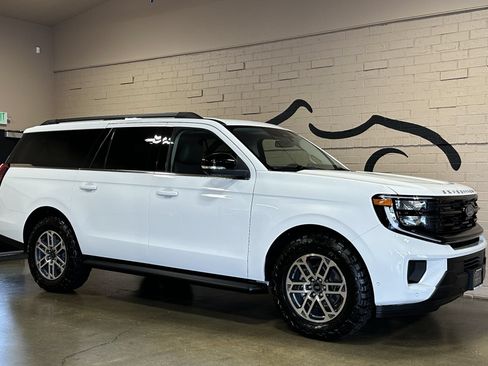 Used 2025 Ford Expedition Max Active AWD/4WD image 2