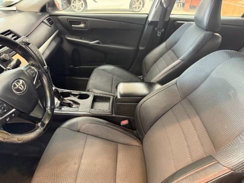 Used 2016 Toyota Camry SE image 10