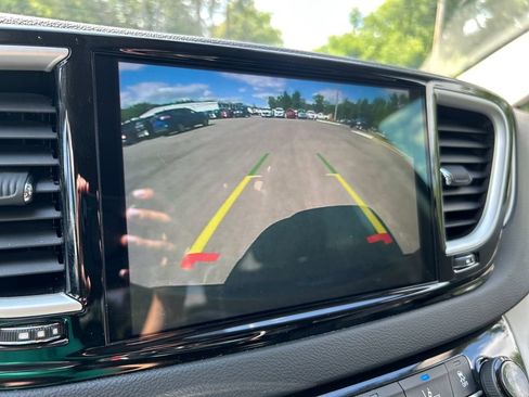 Used 2023 Chrysler Pacifica Touring-L FWD image 32