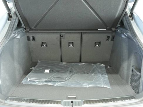 Certified 2025 Porsche Macan image 28