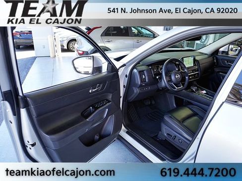 Used 2024 Nissan Pathfinder SL FWD image 41