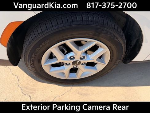 Certified 2025 Kia Soul LX w/ LX Technology Package FWD image 8