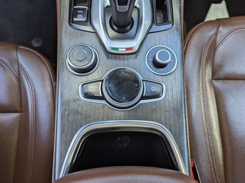 Used 2020 Alfa Romeo Stelvio Ti w/ Active Blind Spot Package AWD/4WD image 26