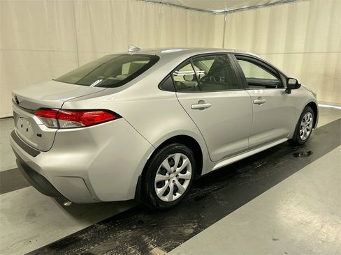 Used 2024 Toyota Corolla LE image 2