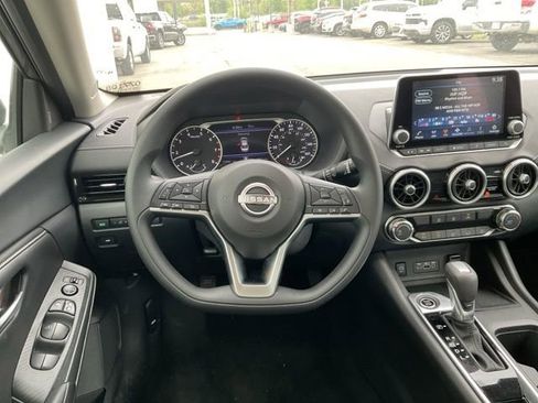 Used 2025 Nissan Sentra SV image 16