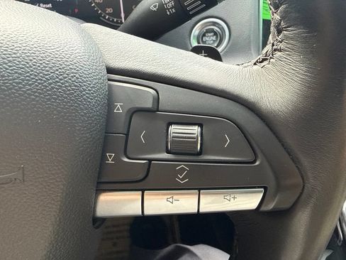 Used 2022 Cadillac XT4 Luxury w/ Cold Weather Package FWD image 28