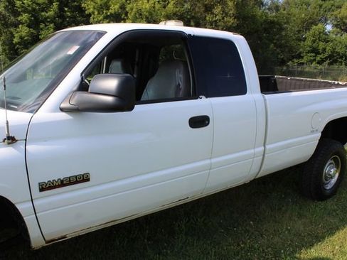Used 2001 Dodge Ram 2500 Truck ST image 14