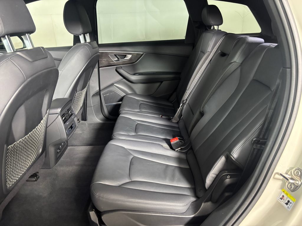 Used 2023 Audi Q7 2.0T Premium Plus w/ Premium Plus Package AWD/4WD image 24