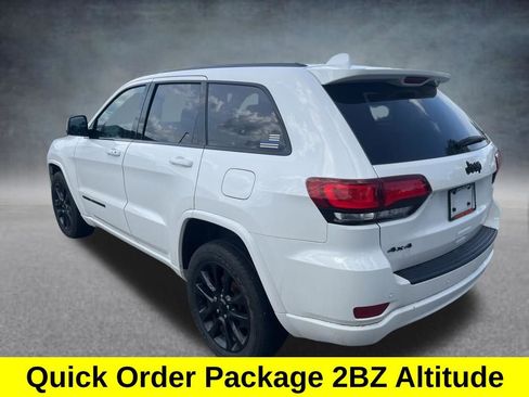Used 2019 Jeep Grand Cherokee Altitude AWD/4WD image 3