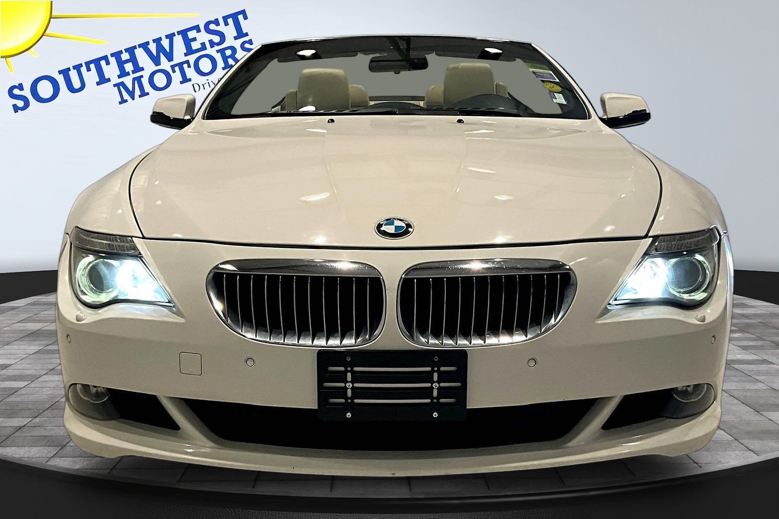 Used 2010 BMW 650i Convertible w/ Sport Pkg RWD image 2