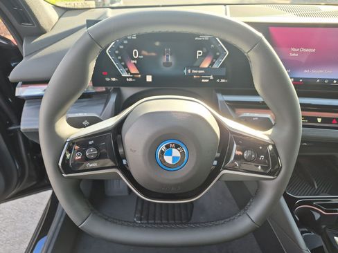 New 2027 BMW i5 eDrive40 w/ Convenience Package RWD image 18