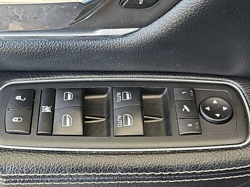 Used 2020 RAM 1500 Laramie AWD/4WD image 34