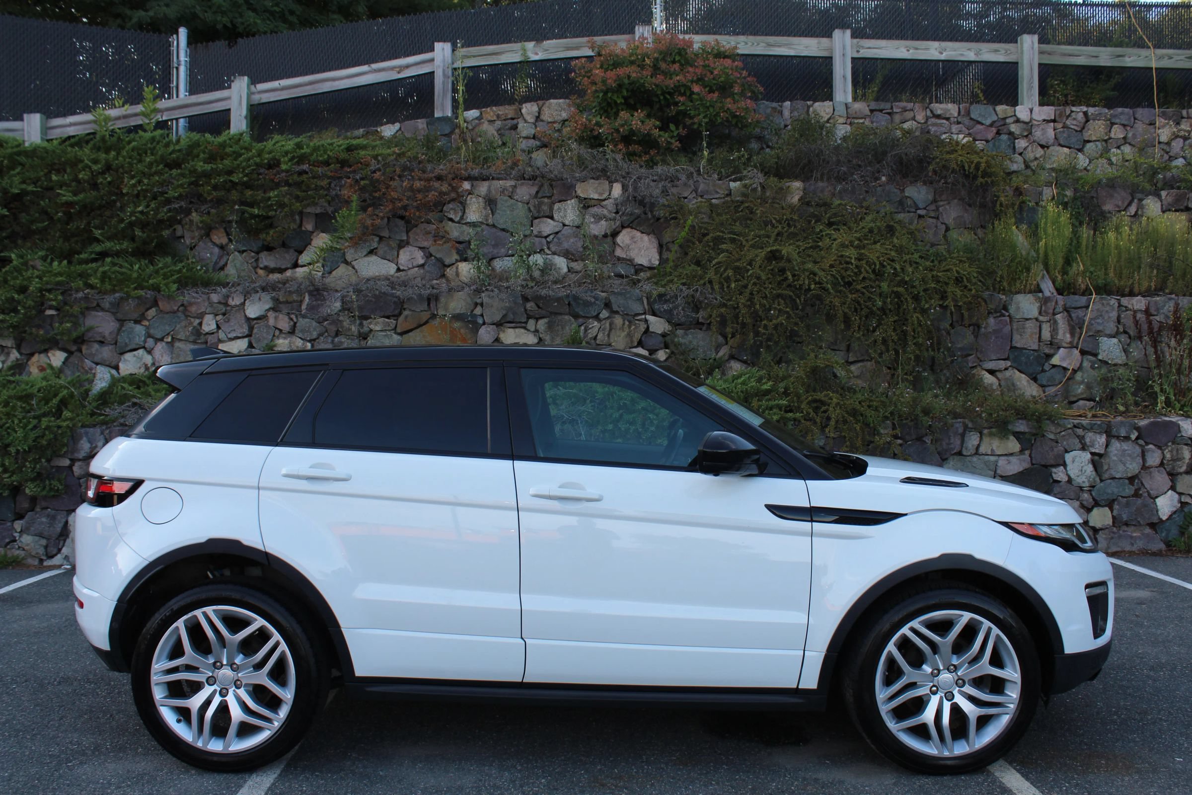 Used 2017 Land Rover Range Rover Evoque HSE Dynamic AWD/4WD image 5