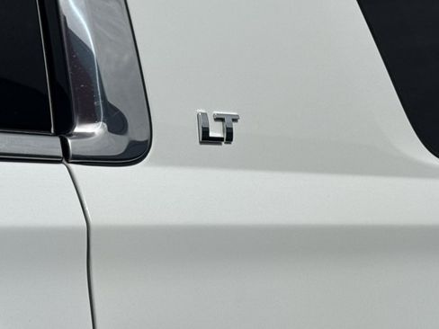 Used 2019 Chevrolet Suburban LT AWD/4WD image 15
