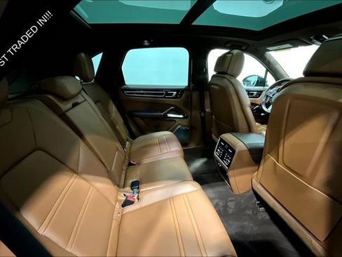 Used 2022 Porsche Cayenne Turbo image 28