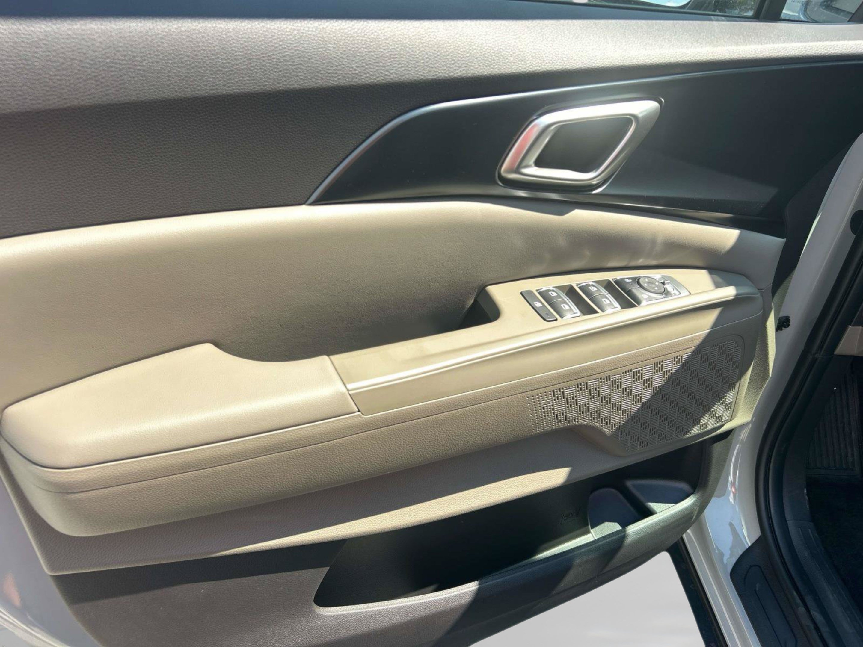 New 2027 Kia Carnival LX FWD image 18