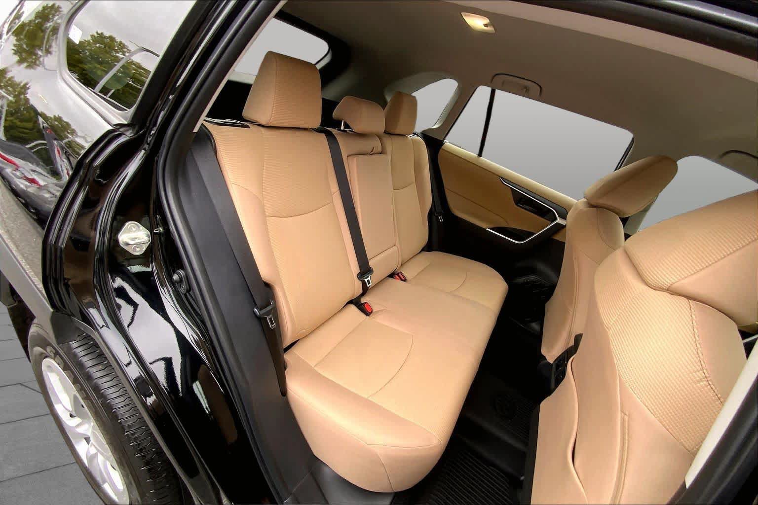 Used 2025 Toyota RAV4 LE FWD image 17