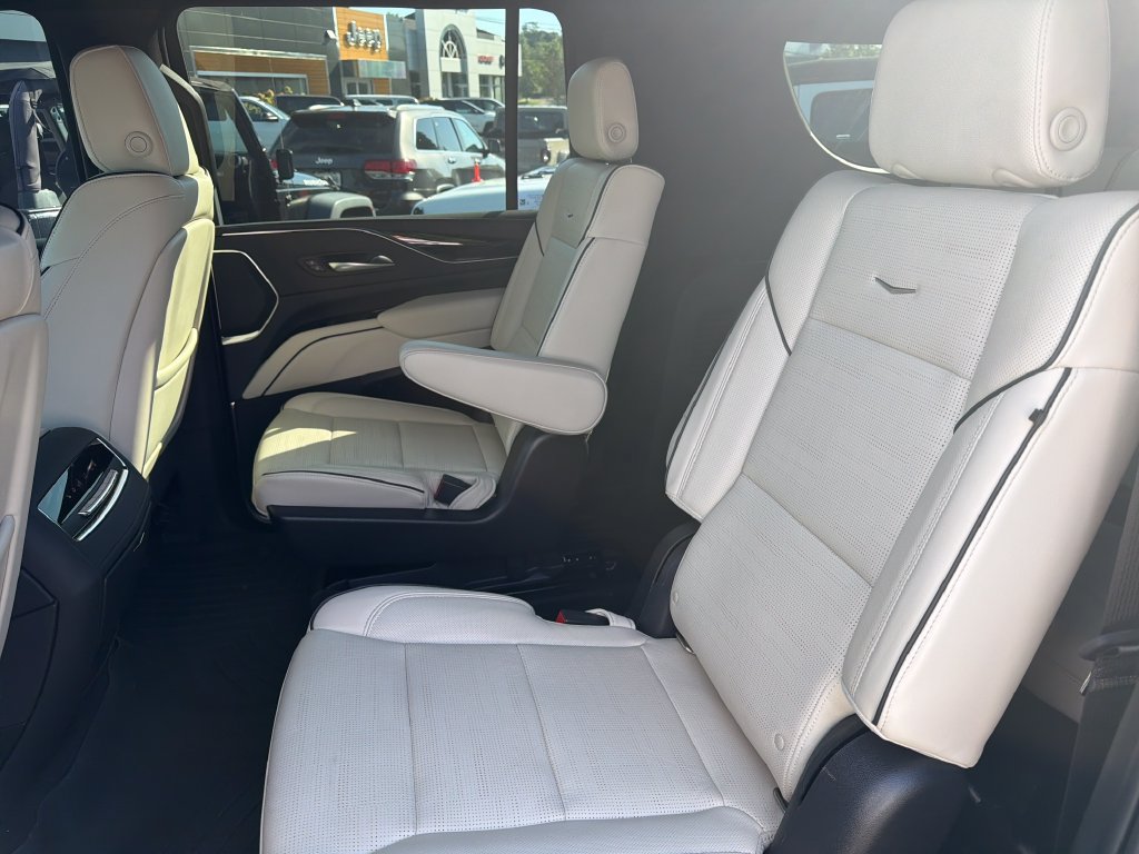 Used 2022 Cadillac Escalade ESV Sport w/ Touring Package AWD/4WD image 8