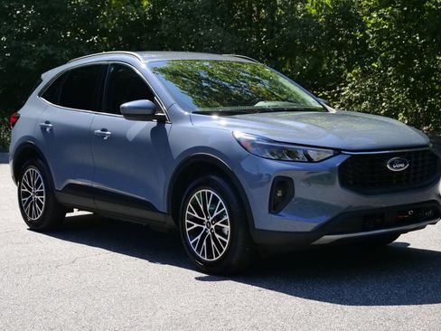 Used 2024 Ford Escape SE image 4