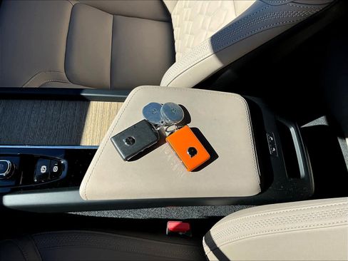 Used 2026 Volvo XC60 B5 Plus w/ Climate Package image 13