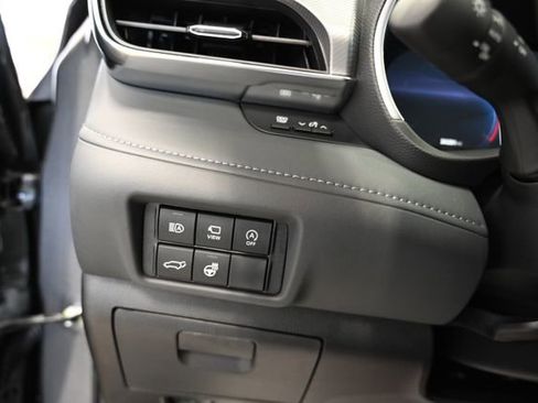 Used 2025 Toyota Highlander Platinum image 28