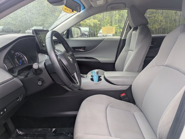 Used 2022 Toyota Venza LE AWD/4WD image 17