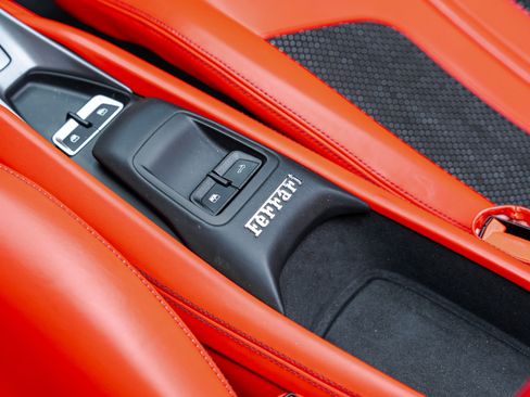 Used 2022 Ferrari F8 Tributo RWD image 60