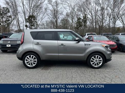 Used 2017 Kia Soul + FWD image 5