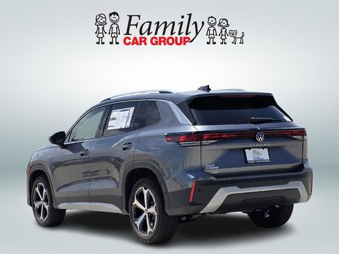 New 2025 Volkswagen Tiguan SE image 3